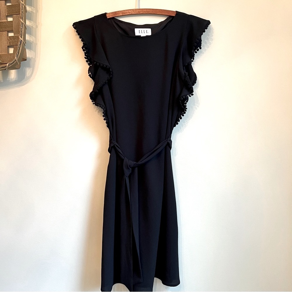elle little black dress w/ ruffle sleeves | extra small
